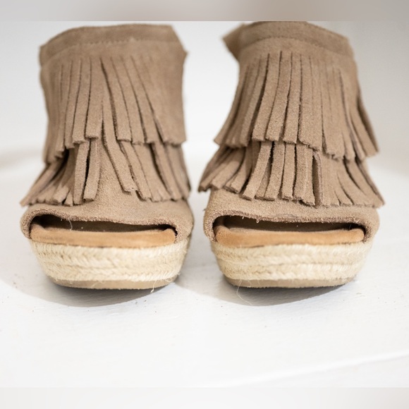 Minnetonka Suede Fringe Wedge - Picture 7 of 7